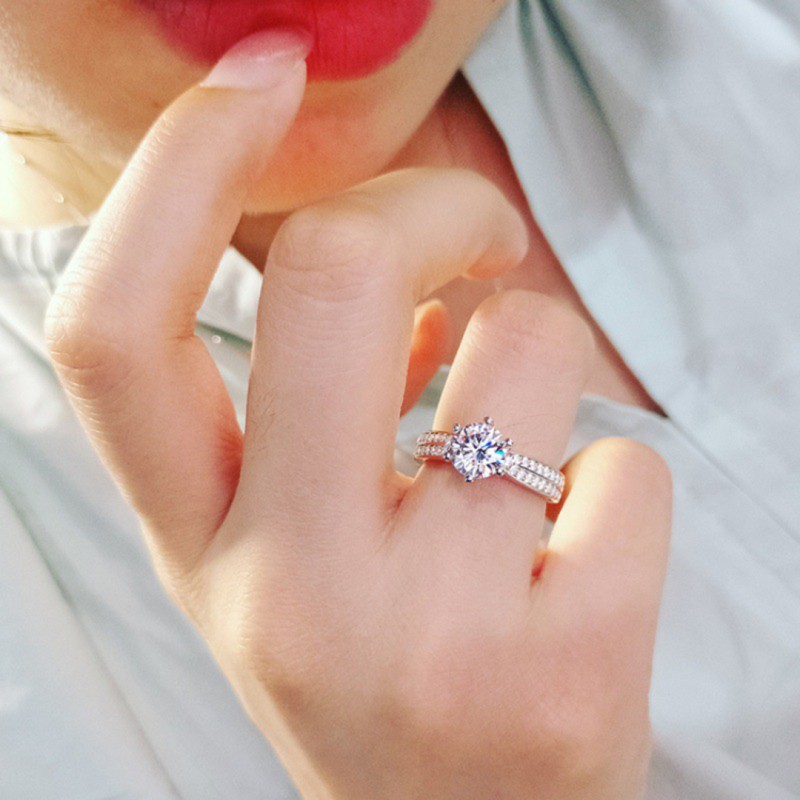 Six-Prong Set Diamond Engagement Ring Luxury Moissanite Ring