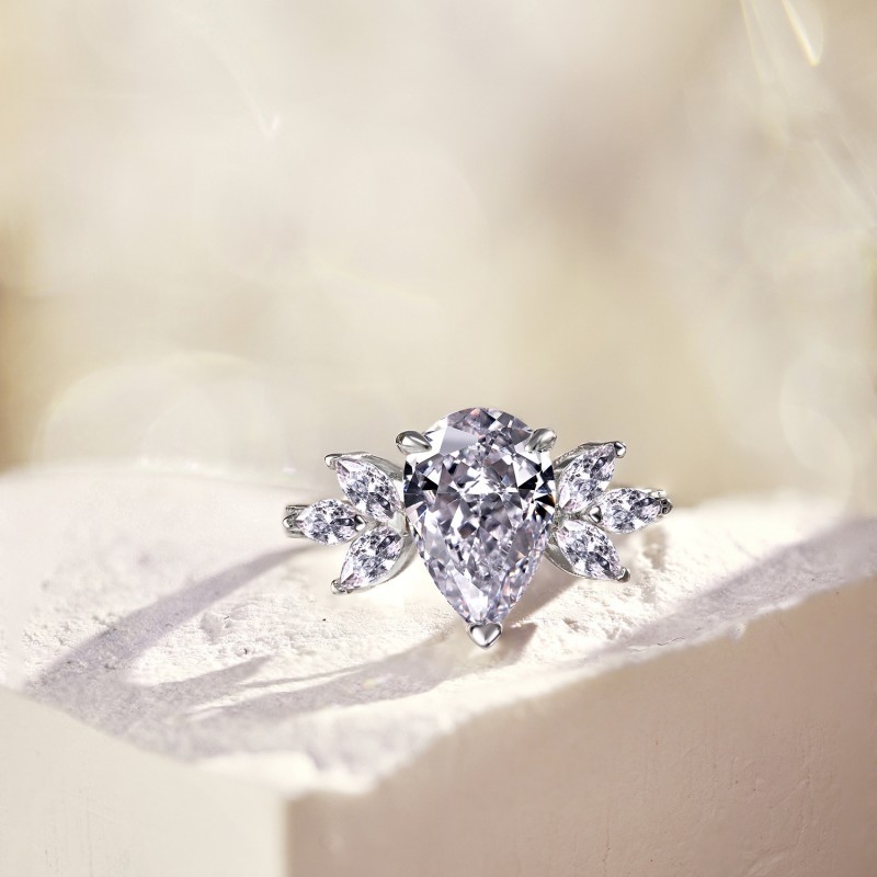 Engagement Ring Pear-shaped 8A Zircon Ice Flower Cut Luxurious
