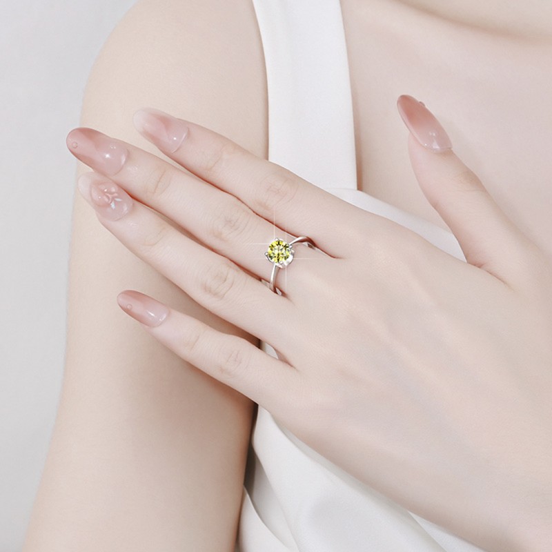 Moissanite Ring Classic Bullhead Golden Yellow Gem Niche 