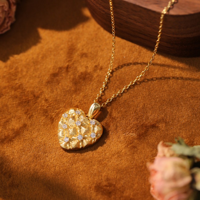 Retro Matte Love Heart Necklace Luxury Zircon 