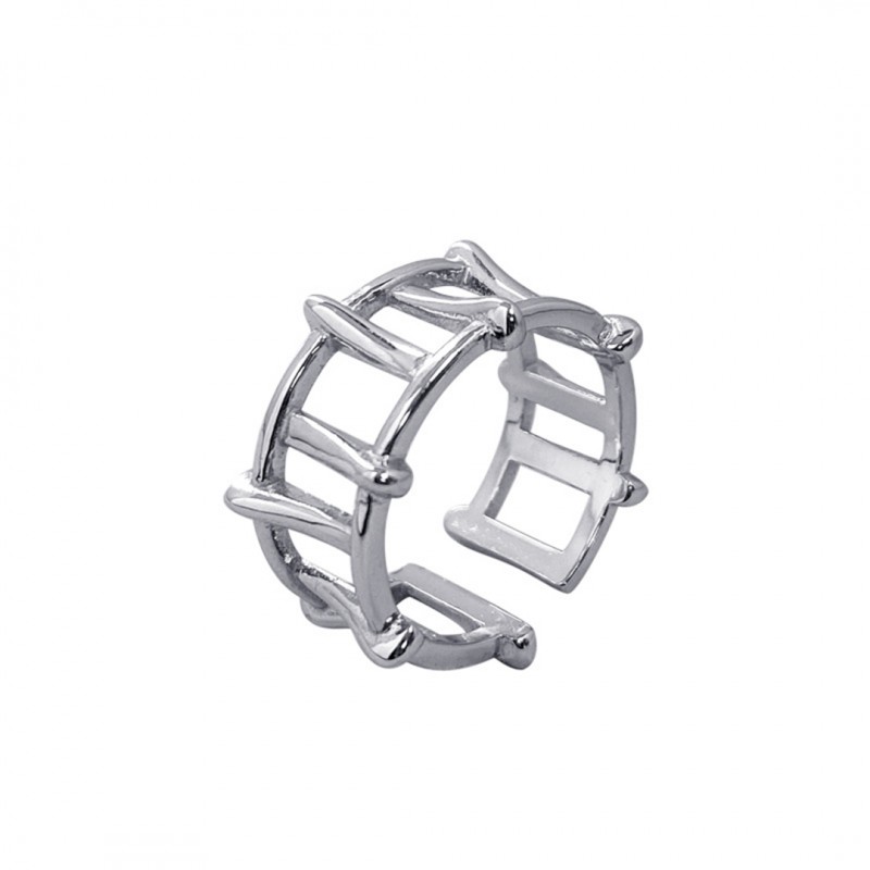 Hollow Geometric Ring with Simple Open Design